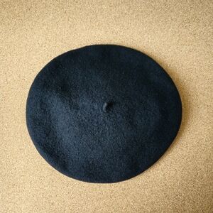 Espinosa Hat Beret Fitted Women's 100% Wool Boinas Argentinas Embroidered Crest